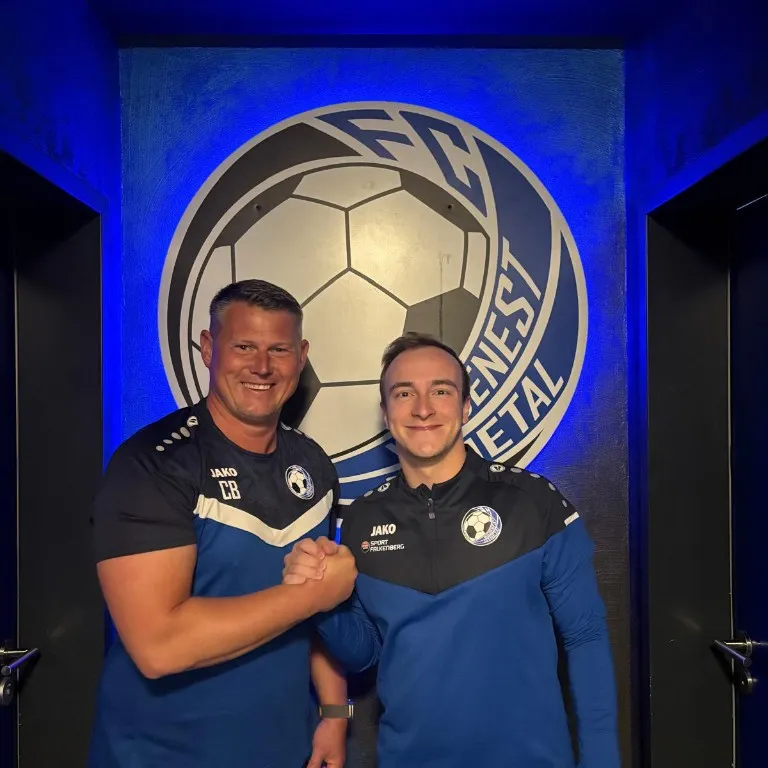Yannik Czernotzky mit Trainer Christian Böhm